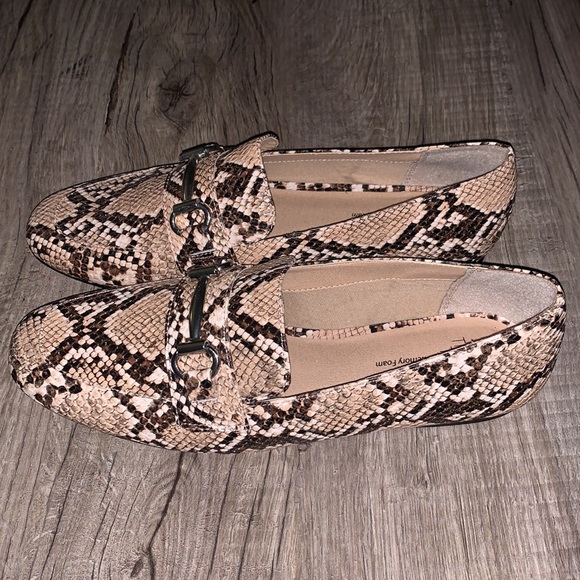 Time And Tru Slip On Shoes - Picture 3 of 14